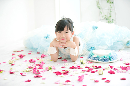 7歳女の子の七五三の青ドレス写真