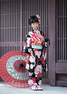 京都の町家で七五三傘